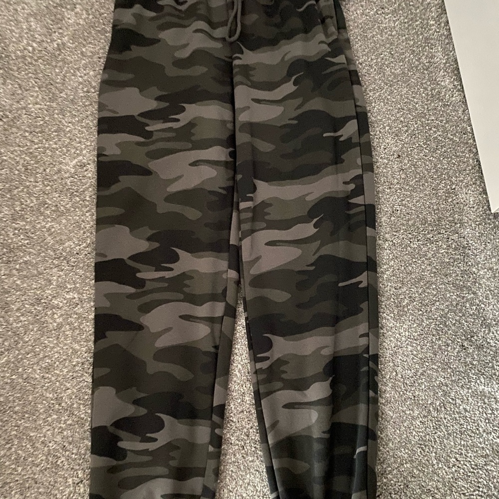 Wild Fable camo joggers. Brand new with tags